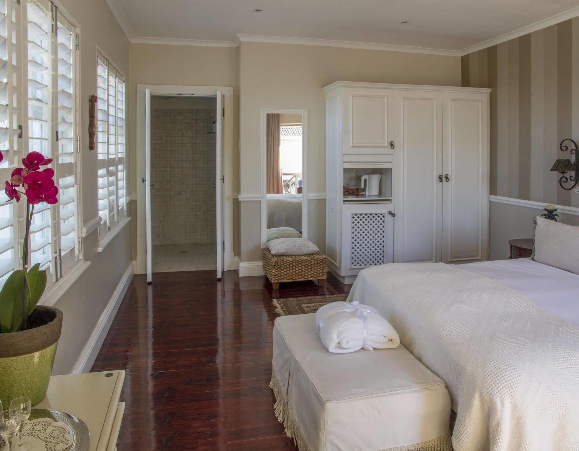 แอดมิรัลตี้ บีชเฮาส์ Bed & Breakfast พอร์ตเอลิซาเบธ ภายนอก รูปภาพ