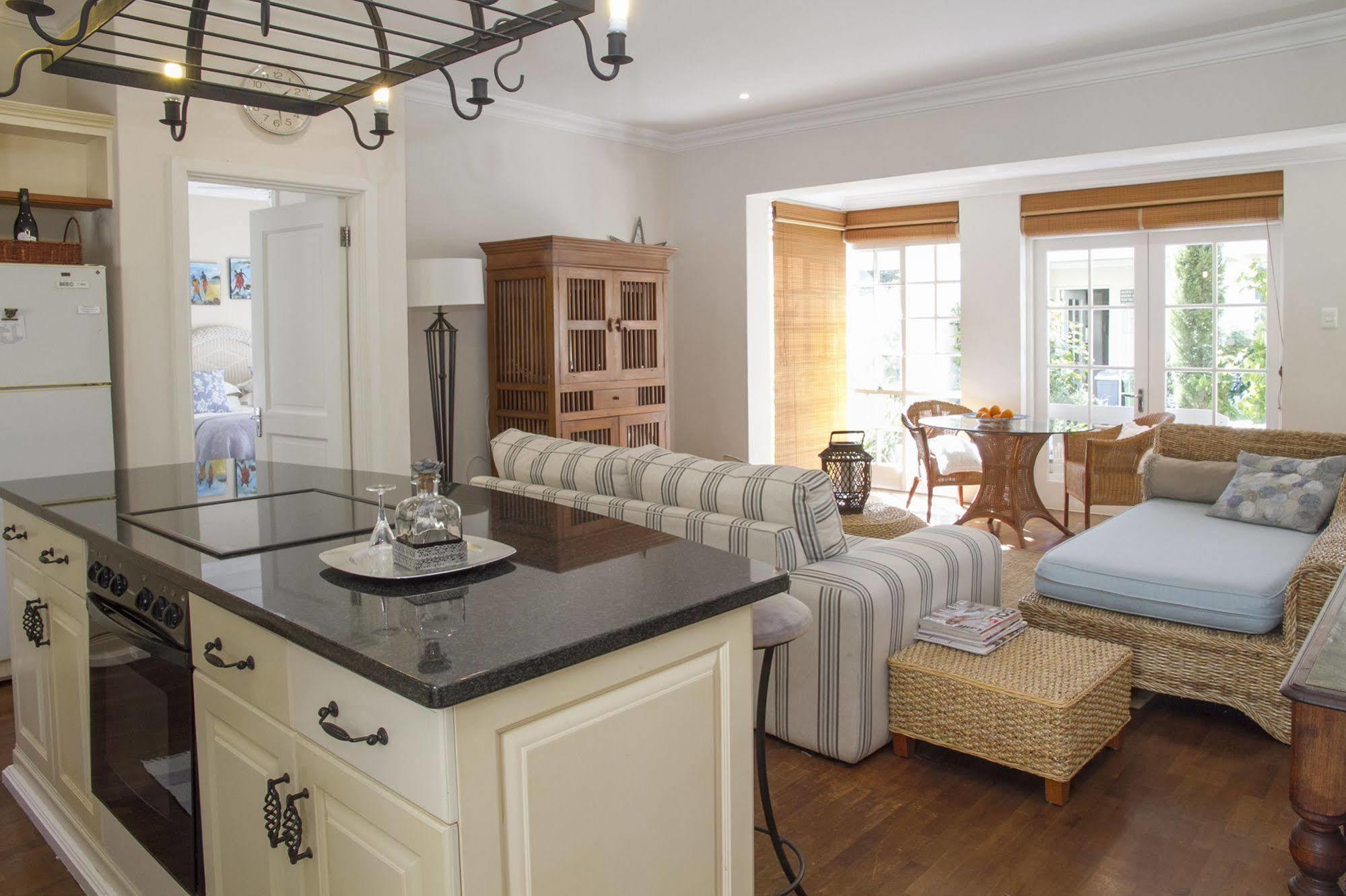 แอดมิรัลตี้ บีชเฮาส์ Bed & Breakfast พอร์ตเอลิซาเบธ ภายนอก รูปภาพ