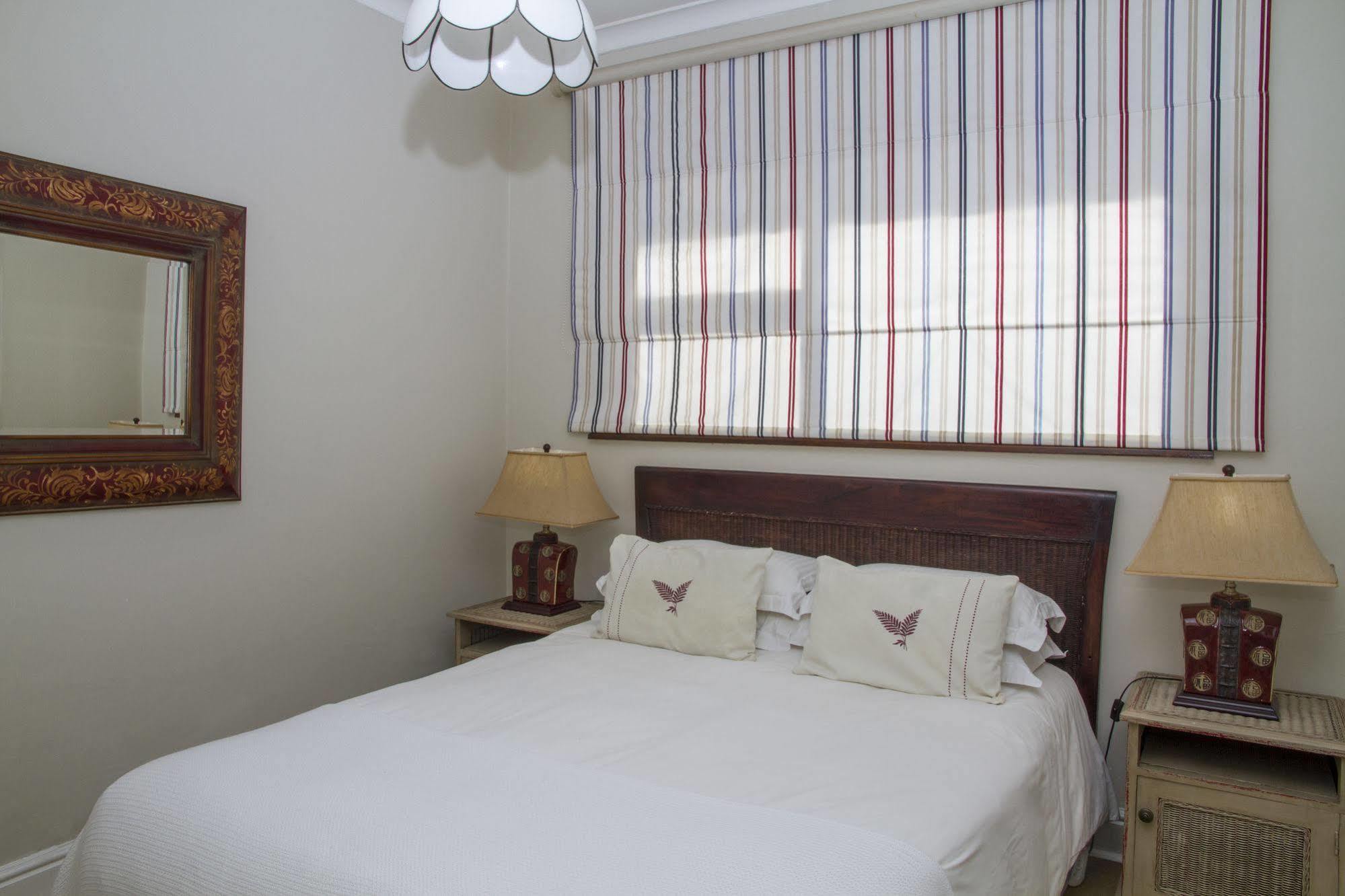 แอดมิรัลตี้ บีชเฮาส์ Bed & Breakfast พอร์ตเอลิซาเบธ ภายนอก รูปภาพ
